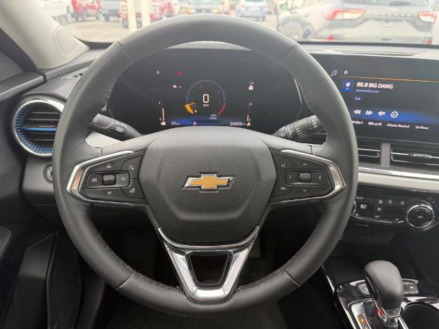 Used 2025 Chevrolet Trax LT w/ LT Convenience Package image 15