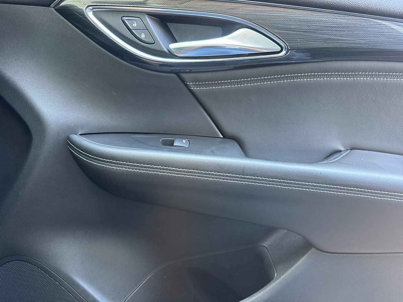 Used 2022 Buick Envision Essence w/ Sport Touring Package FWD image 19