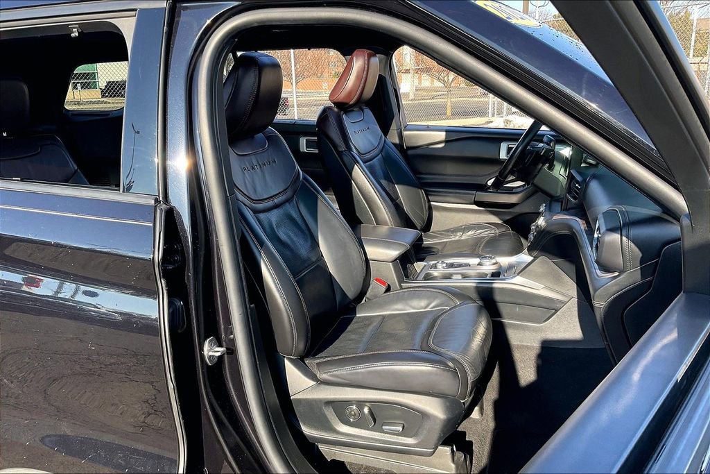 Certified 2020 Ford Explorer Platinum w/ Premium Technology Package image 6
