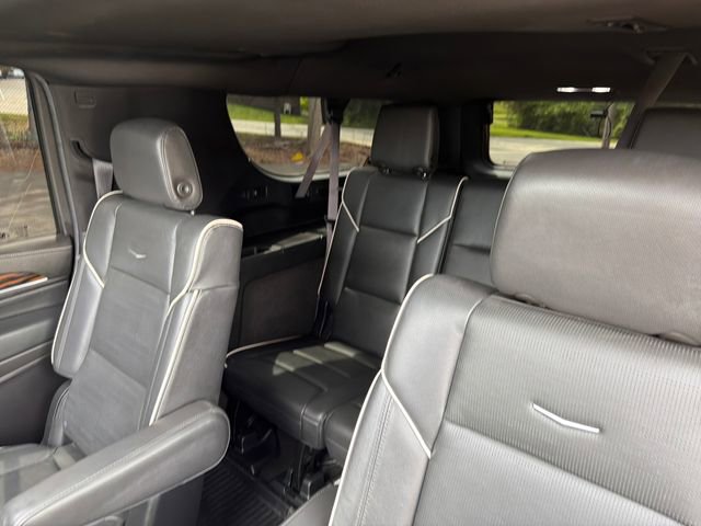 Used 2024 Cadillac Escalade ESV Premium Luxury w/ Performance Package AWD/4WD image 32