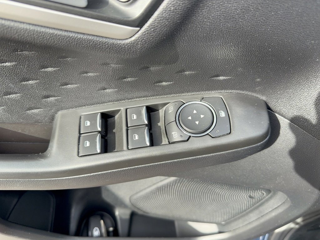 Certified 2020 Ford Escape SE image 10