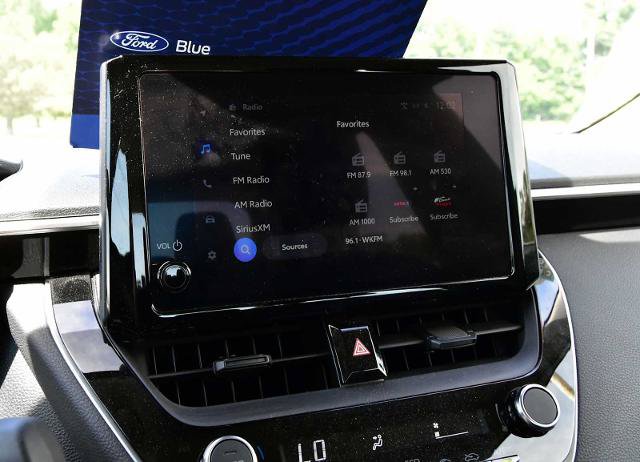 Used 2023 Toyota Corolla LE FWD image 19