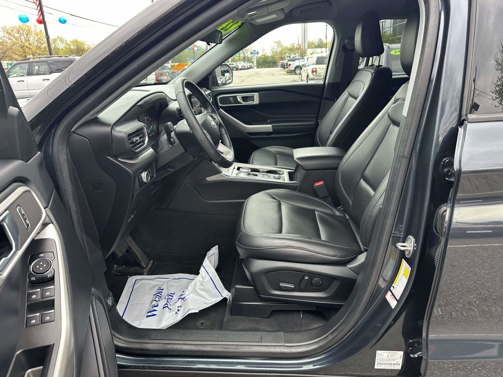 Certified 2022 Ford Explorer XLT w/ Equipment Group 202A AWD/4WD image 17