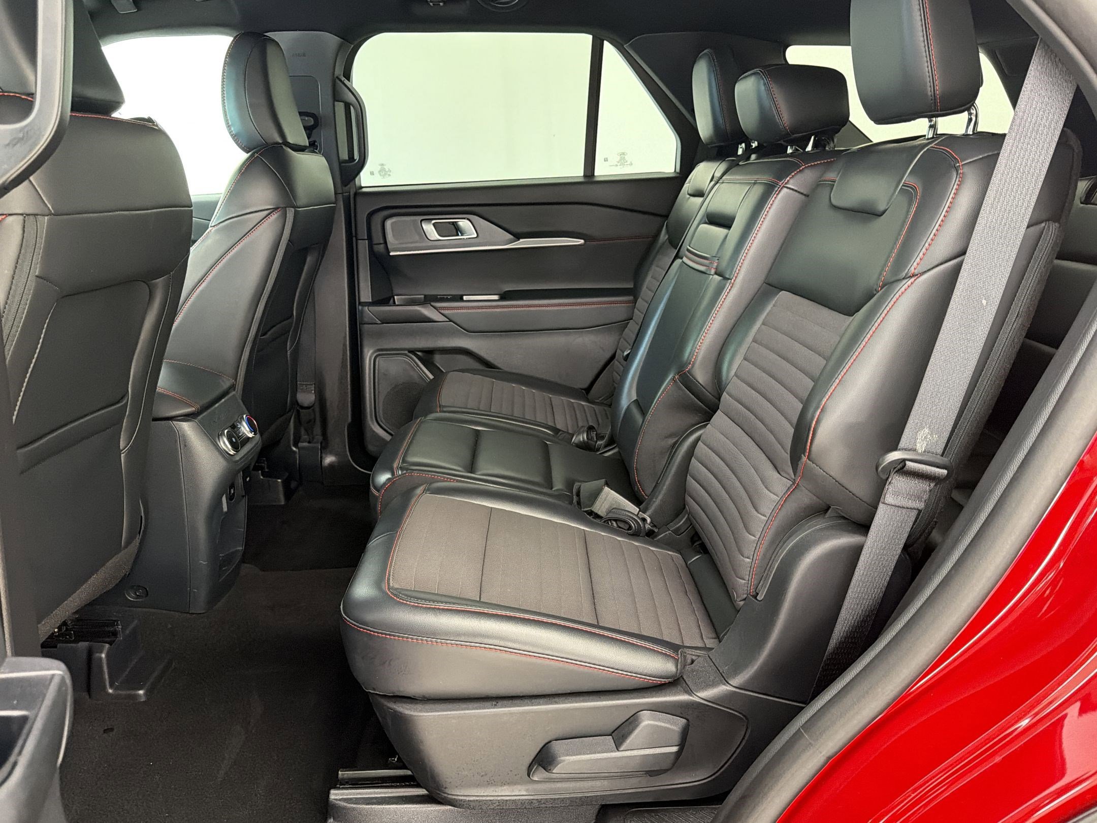 Certified 2025 Ford Explorer ST-Line w/ ST-Line Street Pack AWD/4WD image 15