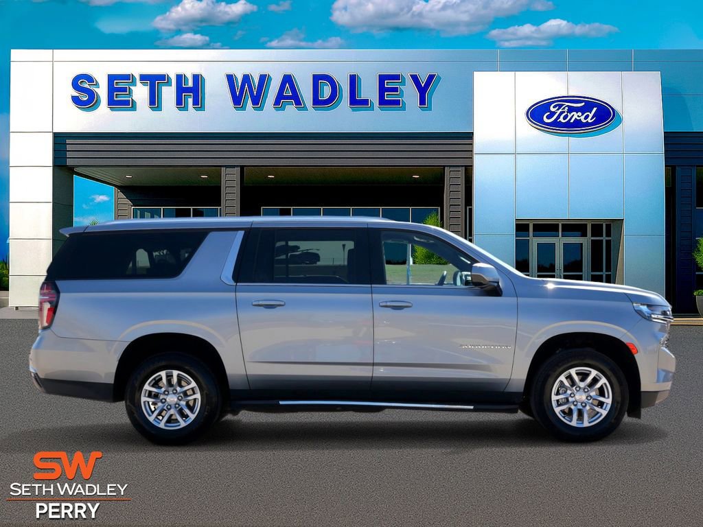 Used 2024 Chevrolet Suburban LT image 5