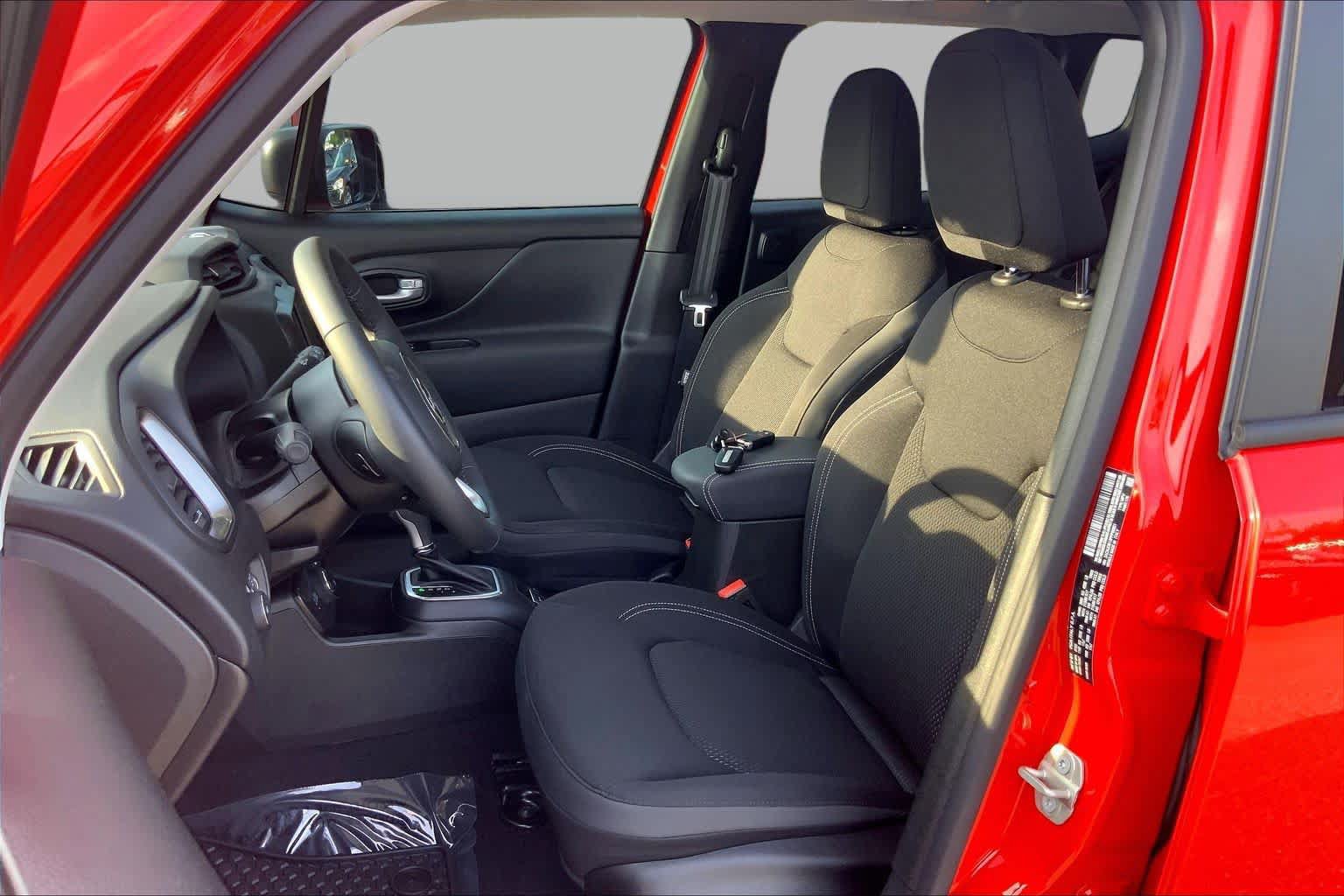 Used 2023 Jeep Renegade Latitude w/ Sun/Sound Group AWD/4WD image 8