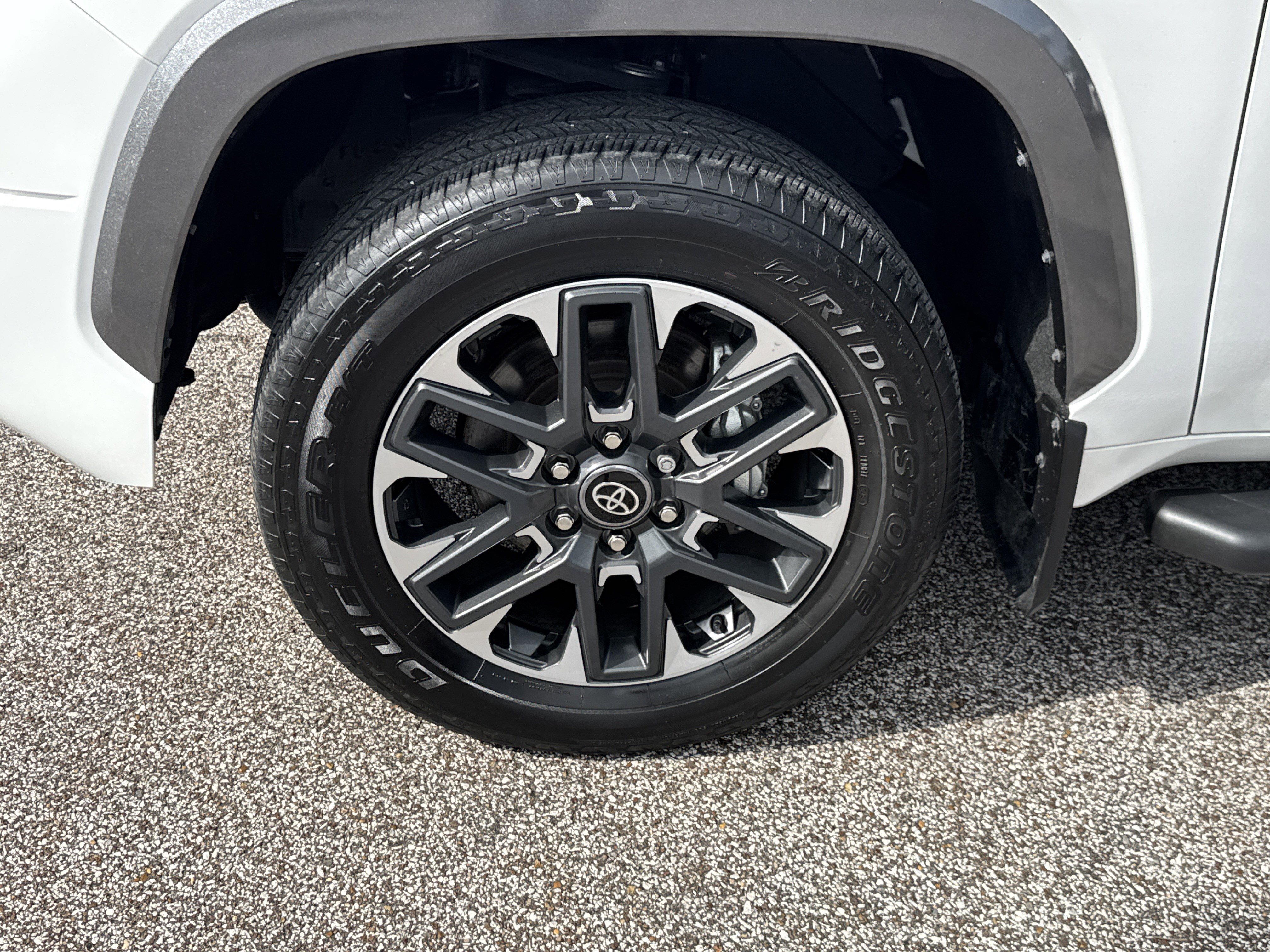 Used 2025 Toyota Tundra Limited AWD/4WD image 9
