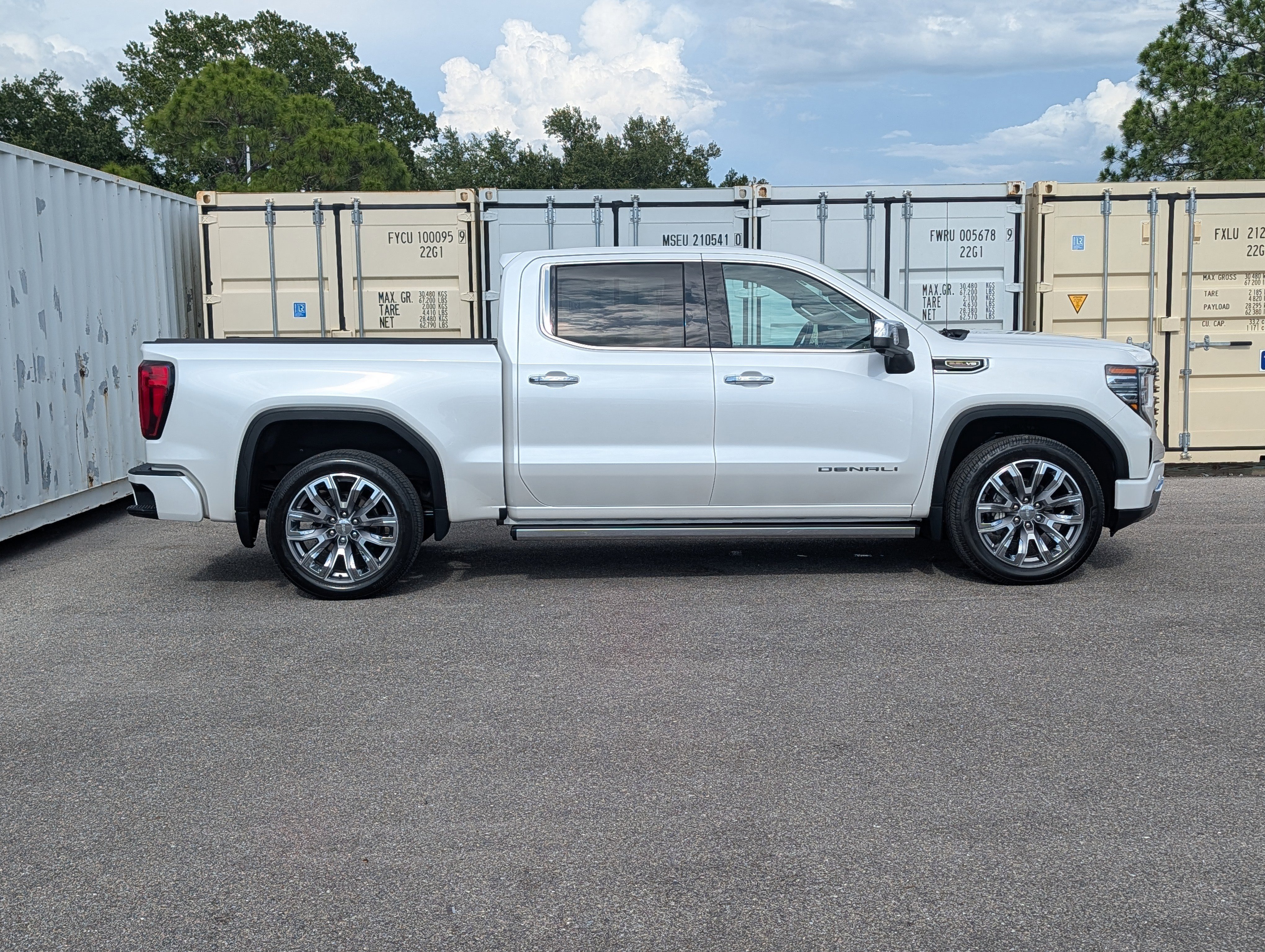 Used 2024 GMC Sierra 1500 Denali AWD/4WD video 3