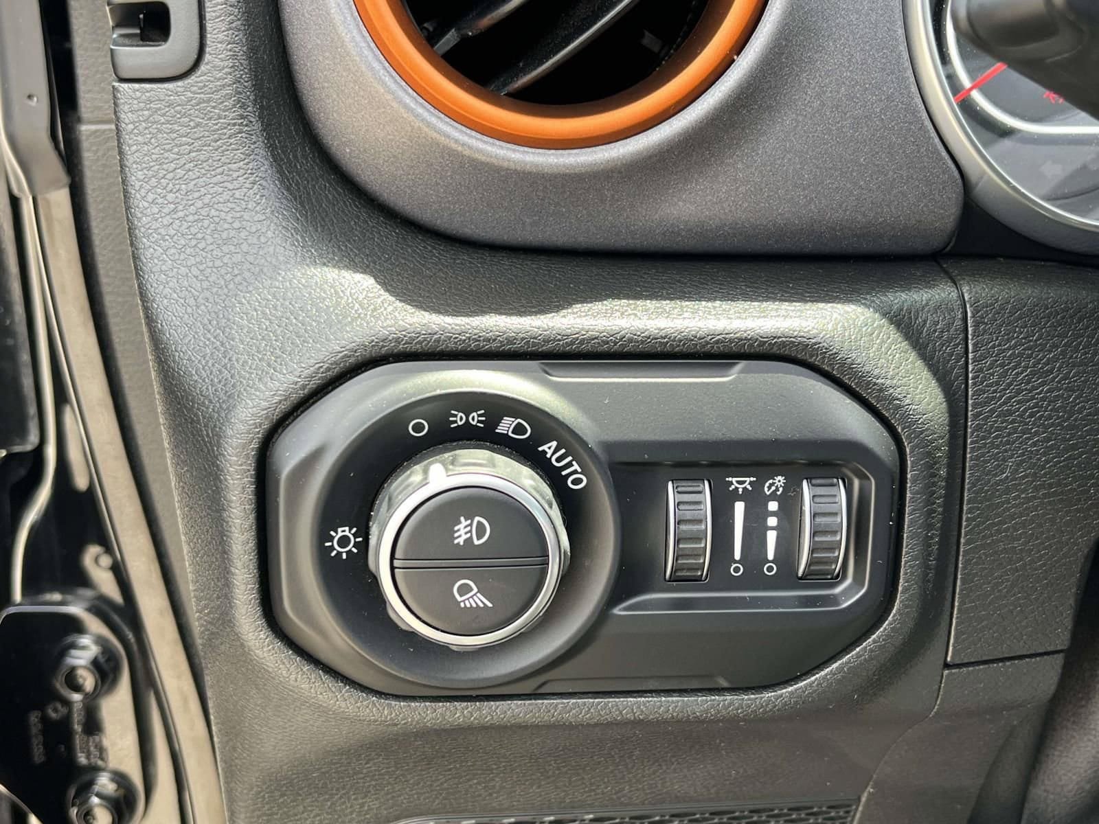 Used 2021 Jeep Gladiator Mojave AWD/4WD image 30