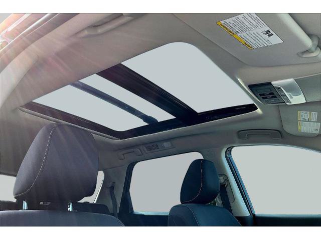 Used 2025 Nissan Pathfinder SV w/ SV Premium Package FWD image 24