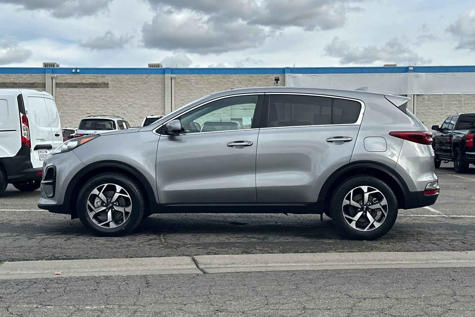 Used 2022 Kia Sportage LX image 2