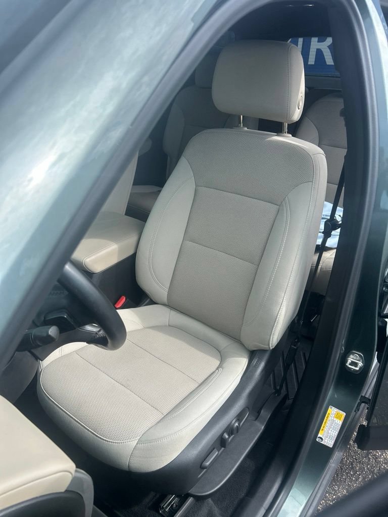 Used 2023 Chevrolet Traverse LT FWD image 5