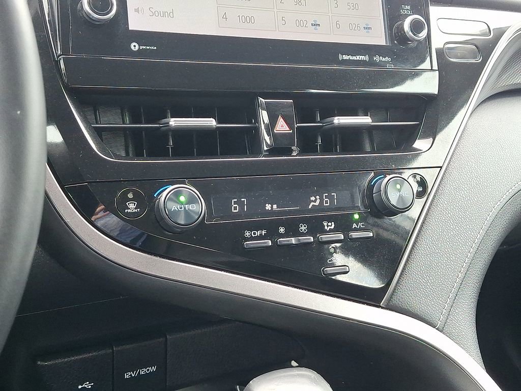 Used 2022 Toyota Camry XSE FWD image 15