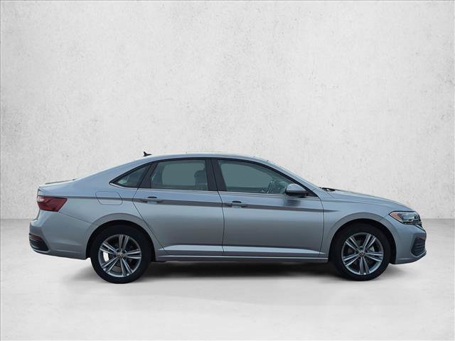 Used 2024 Volkswagen Jetta SE FWD image 4