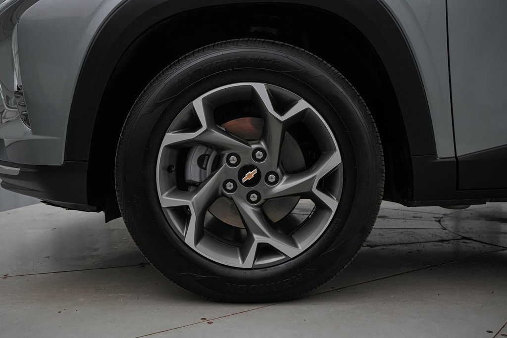 Used 2025 Chevrolet Trax LT w/ LT Convenience Package image 10