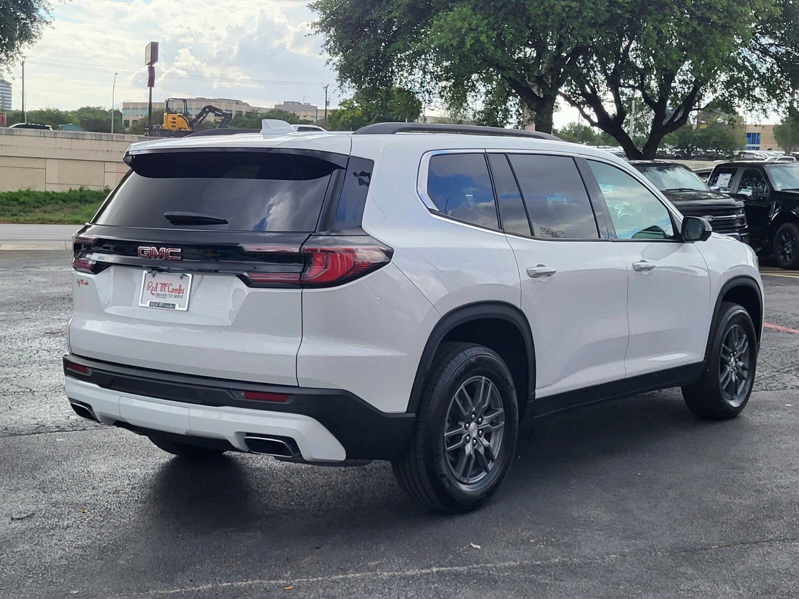 Used 2025 GMC Acadia Elevation FWD image 3