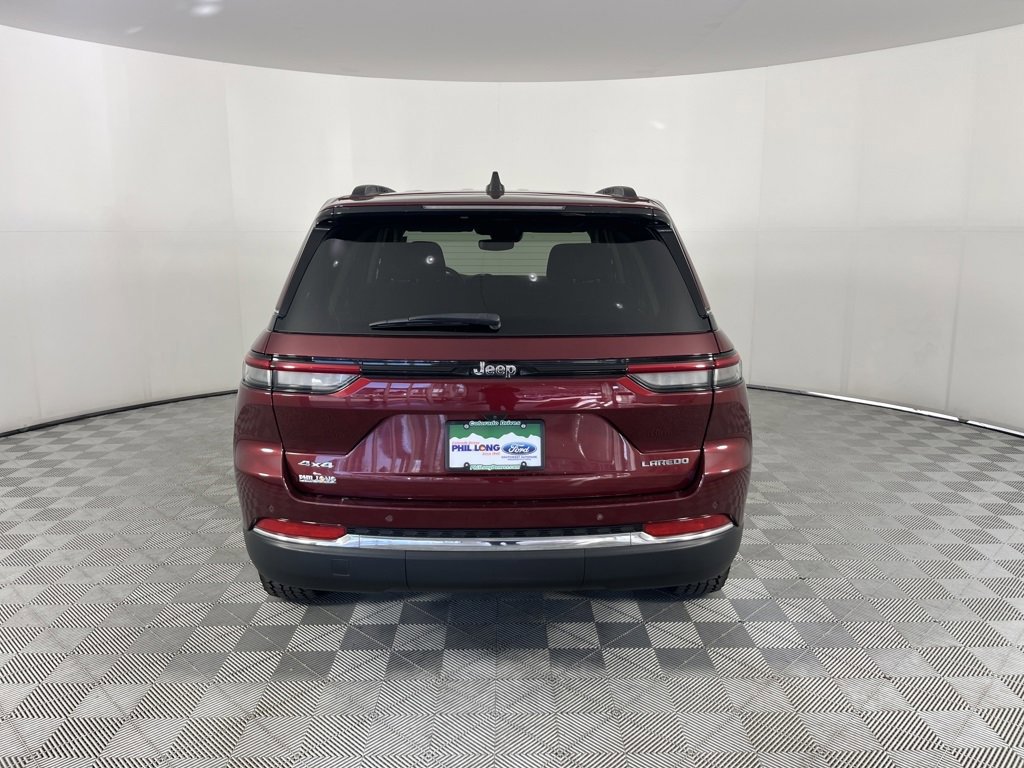 Used 2023 Jeep Grand Cherokee Laredo image 4