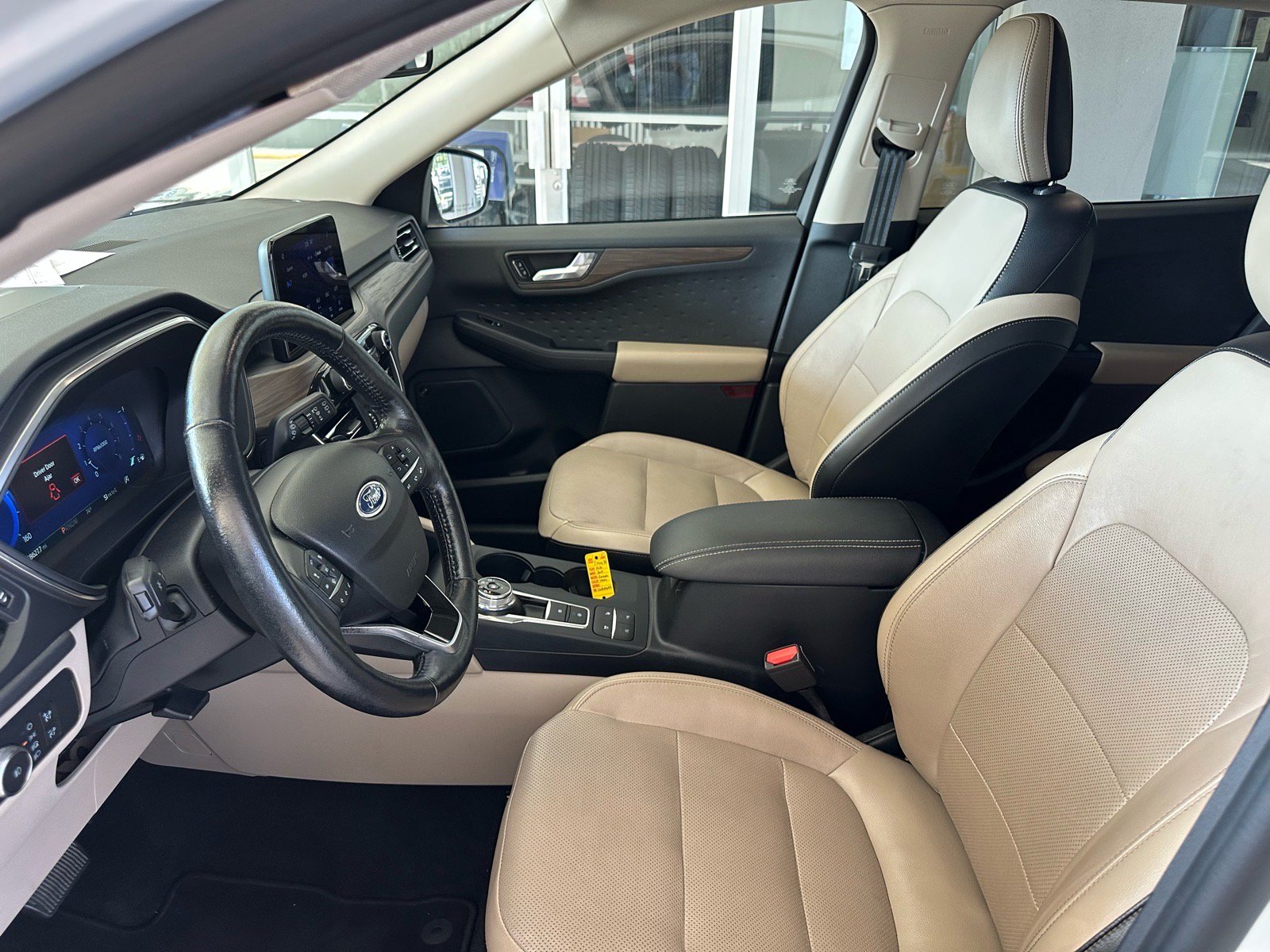 Certified 2020 Ford Escape Titanium AWD/4WD image 17