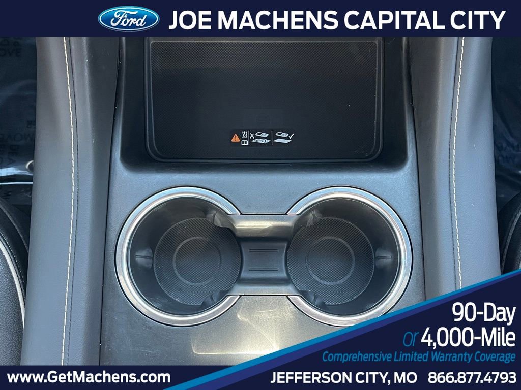 Used 2024 GMC Yukon SLT w/ SLT Luxury Package image 17