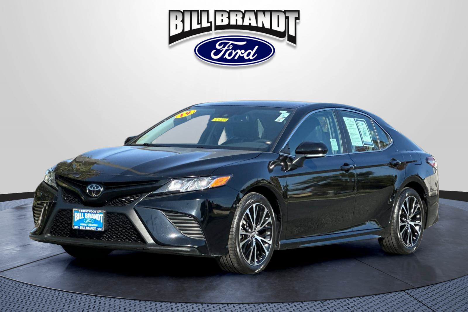 Used 2019 Toyota Camry SE w/ Convenience Package FWD image 7
