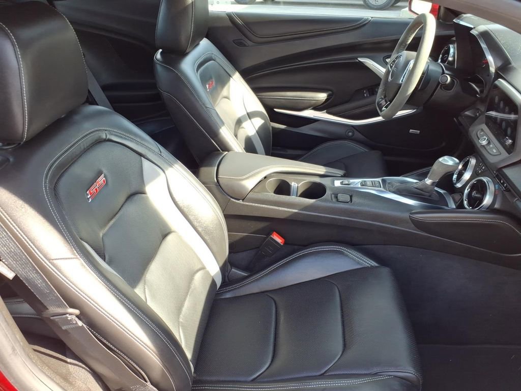 Used 2022 Chevrolet Camaro SS w/ Design Package 2 RWD image 4