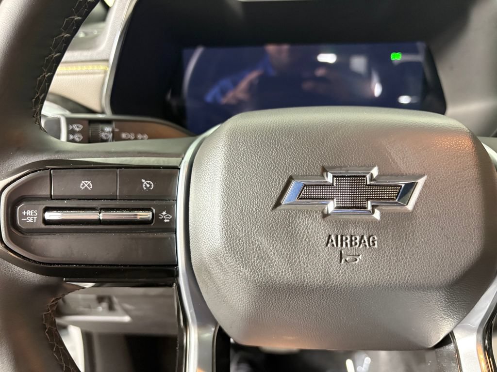 Used 2025 Chevrolet Colorado ZR2 w/ Technology Package AWD/4WD image 24