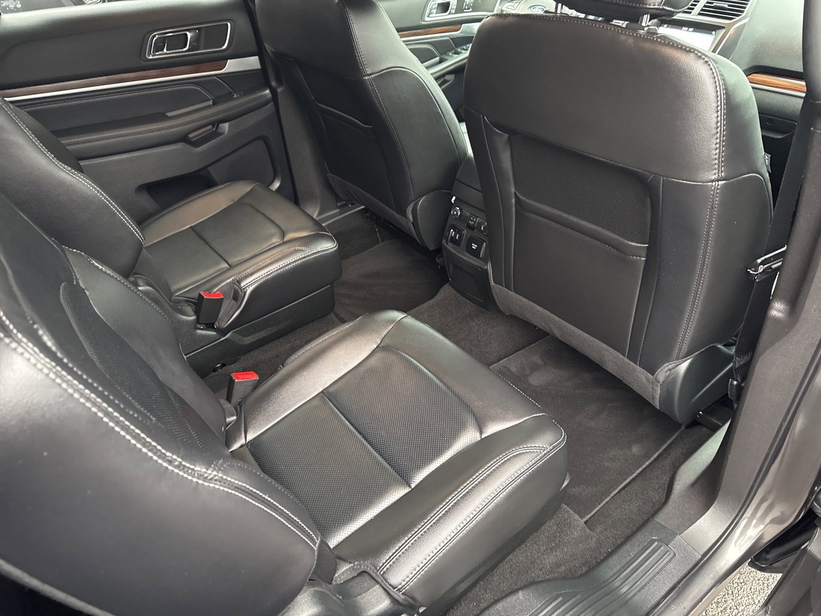 Certified 2019 Ford Explorer Limited w/ Ford Safe & Smart Package image 17