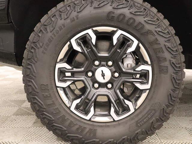 Used 2025 Chevrolet Silverado 1500 ZR2 w/ Technology Package image 15