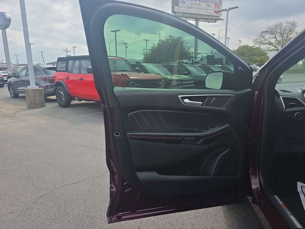 Certified 2021 Ford Edge ST-Line AWD/4WD image 16