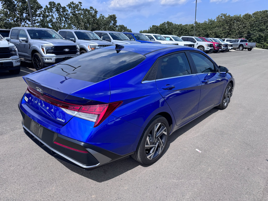 Used 2025 Hyundai Elantra Limited w/ Cargo Package FWD image 5