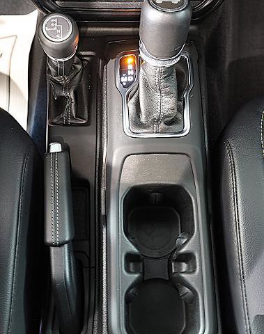 Used 2024 Jeep Wrangler Unlimited Sahara w/ Safety Group image 17