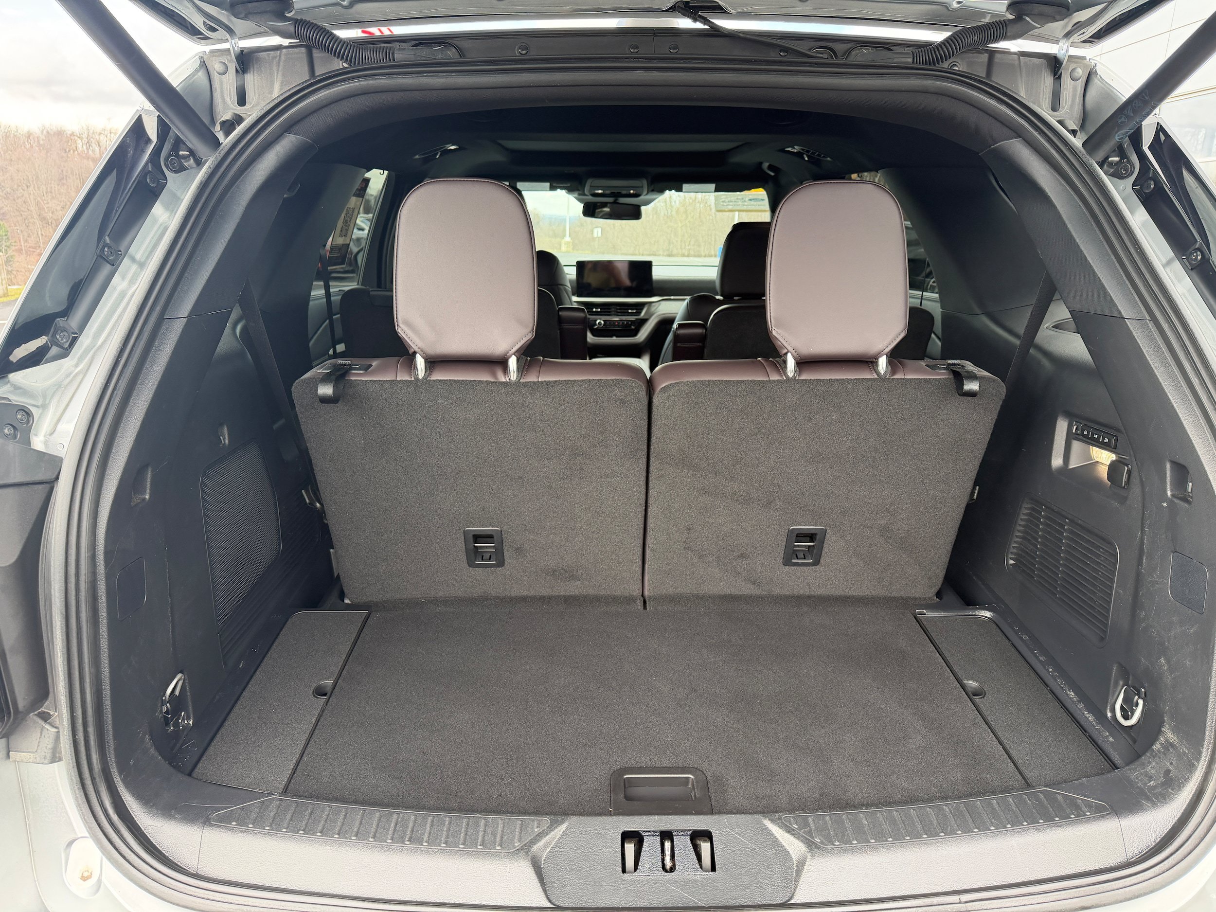 Certified 2025 Ford Explorer Platinum w/ Ultimate Package AWD/4WD image 13