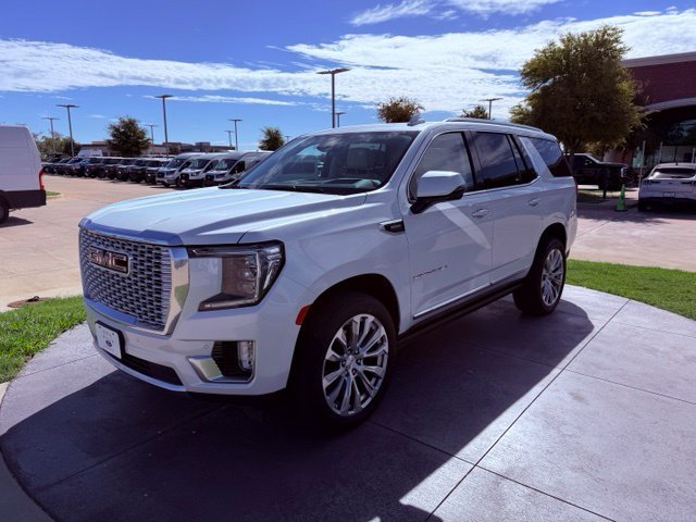 Used 2024 GMC Yukon Denali AWD/4WD image 3