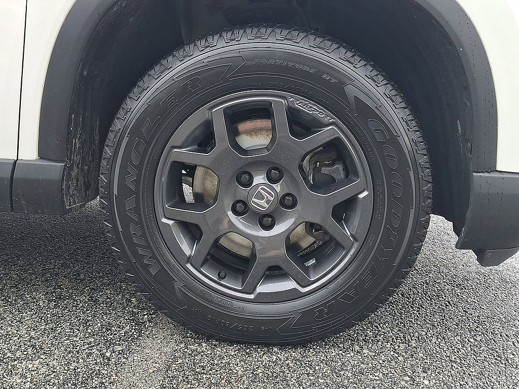 Used 2025 Honda Pilot TrailSport image 27