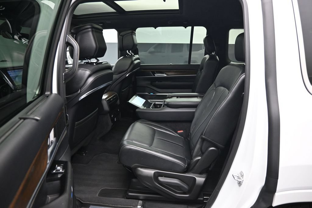 Used 2022 Jeep Grand Wagoneer Series I AWD/4WD image 19