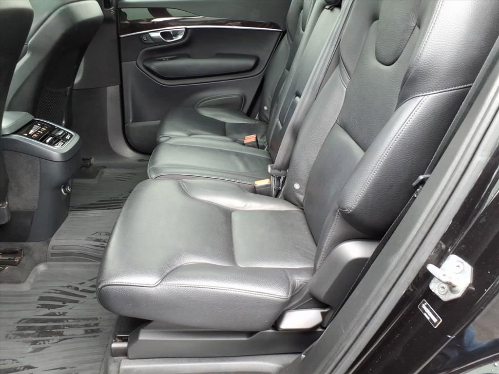 Used 2017 Volvo XC90 T6 Momentum w/ Vision Package image 13
