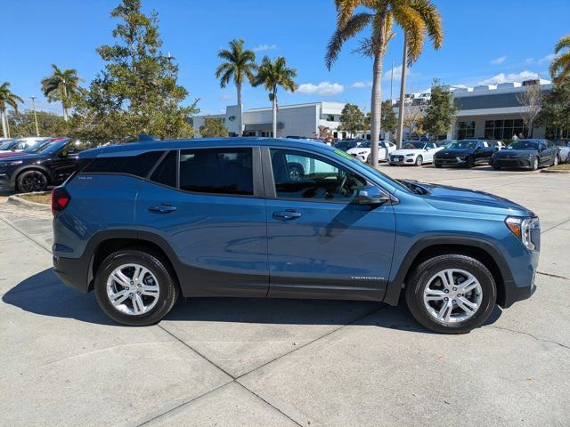 Used 2024 GMC Terrain SLE image 5