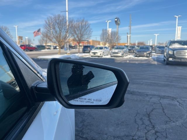 Used 2024 GMC Terrain SLE image 4