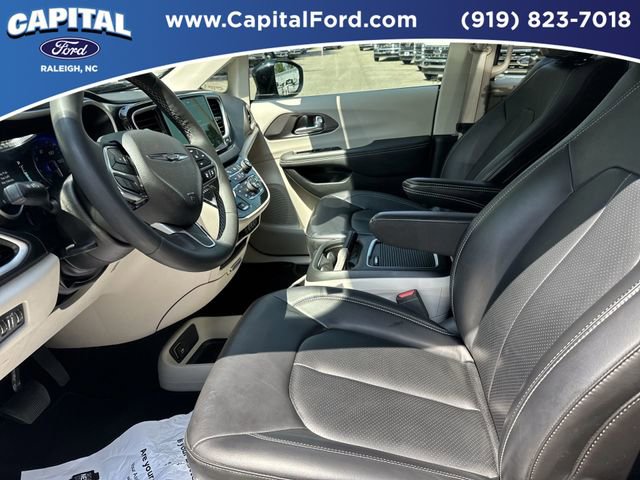 Used 2024 Chrysler Pacifica Touring-L FWD image 18