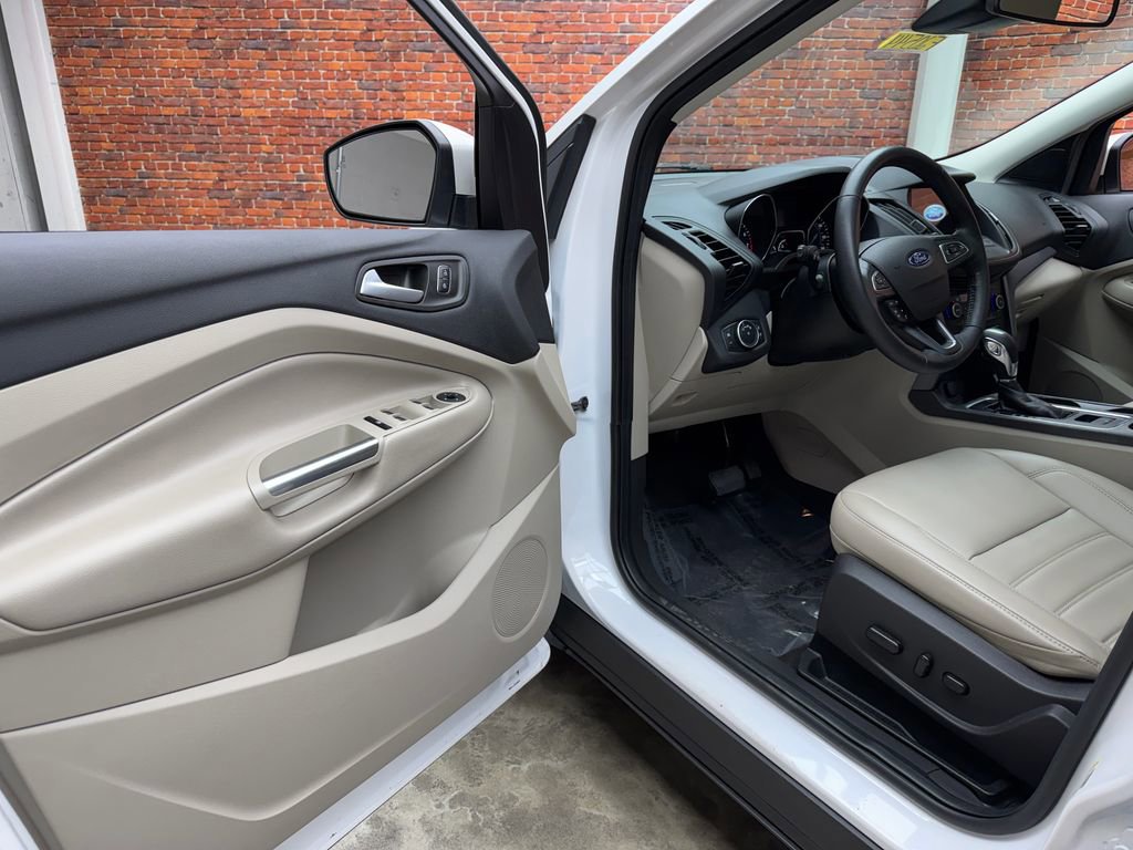 Certified 2019 Ford Escape SEL FWD image 10