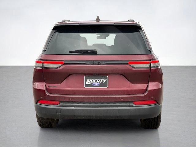 Used 2023 Jeep Grand Cherokee Altitude image 4