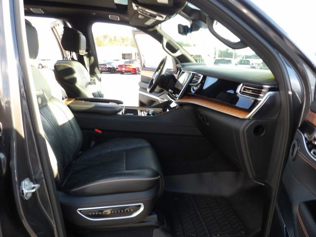 Used 2023 Jeep Grand Wagoneer Series III image 35