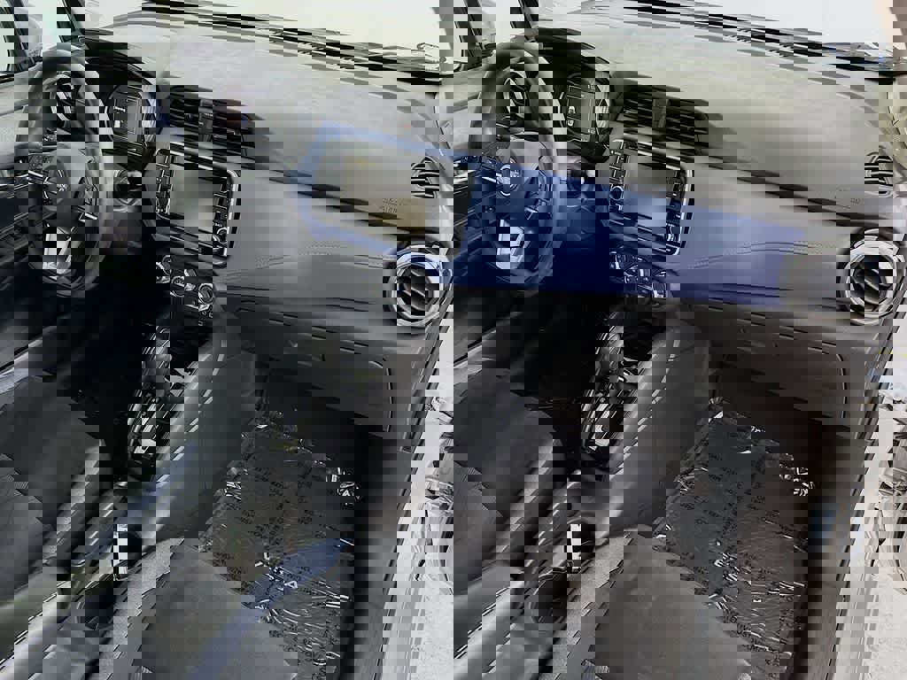 Used 2023 Nissan Versa SV image 30