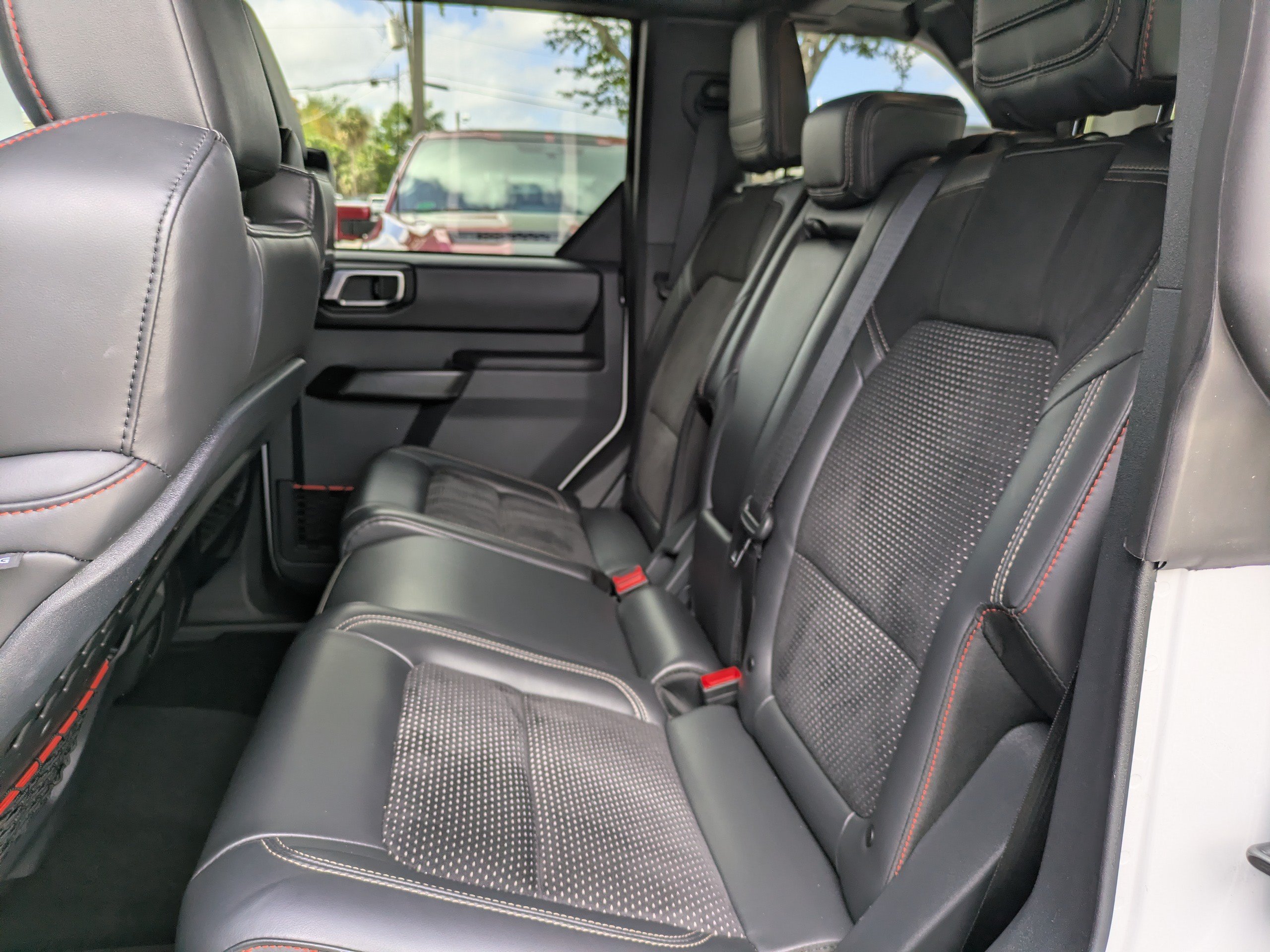Certified 2025 Ford Bronco Raptor w/ Interior Carbon Fiber Pack AWD/4WD image 18