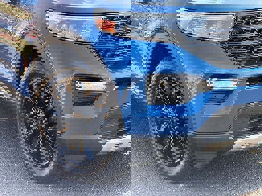 Certified 2023 Ford Explorer XLT w/ Equipment Group 202A image 15