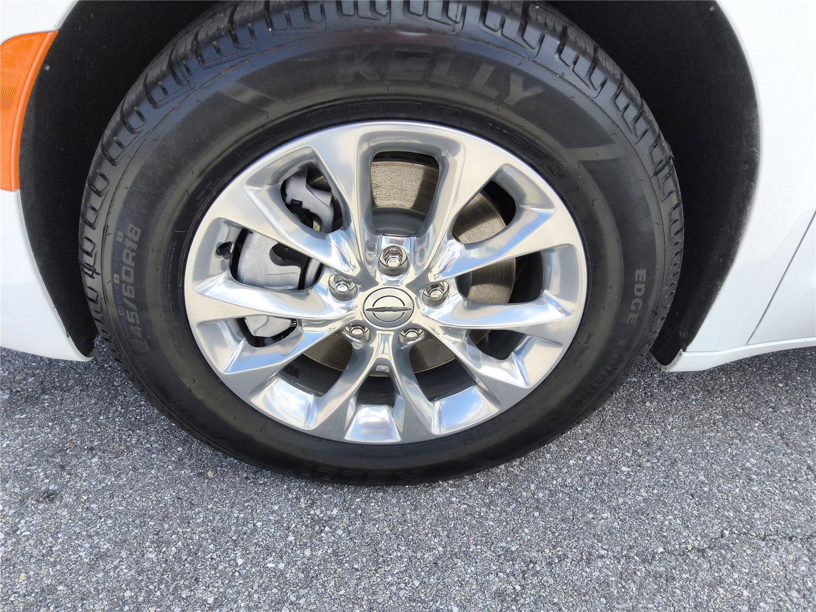 Used 2022 Chrysler Pacifica Touring-L AWD/4WD image 9