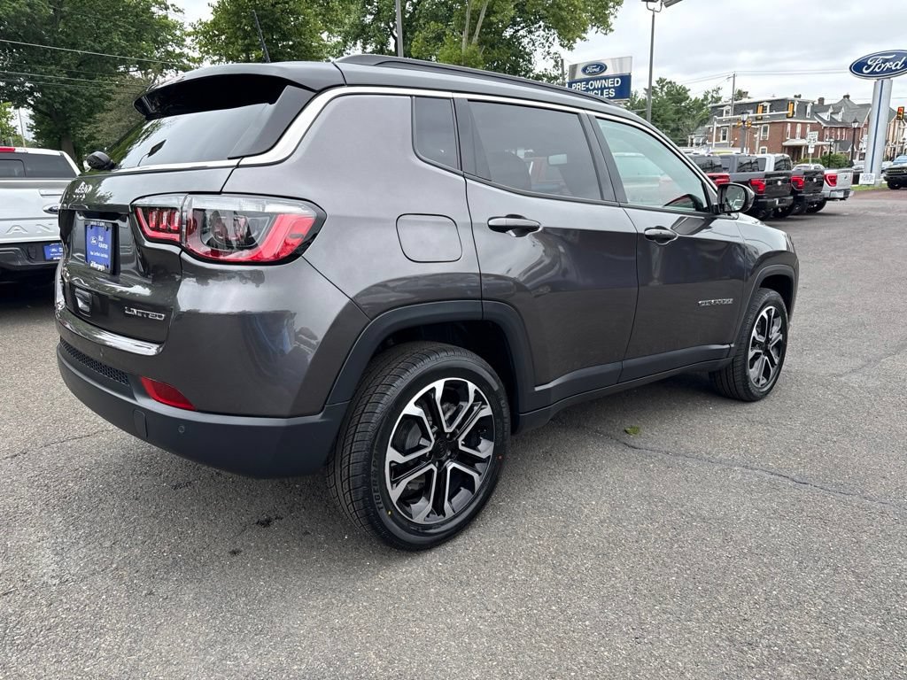 Used 2024 Jeep Compass Limited w/ Sun and Sound Group AWD/4WD image 4