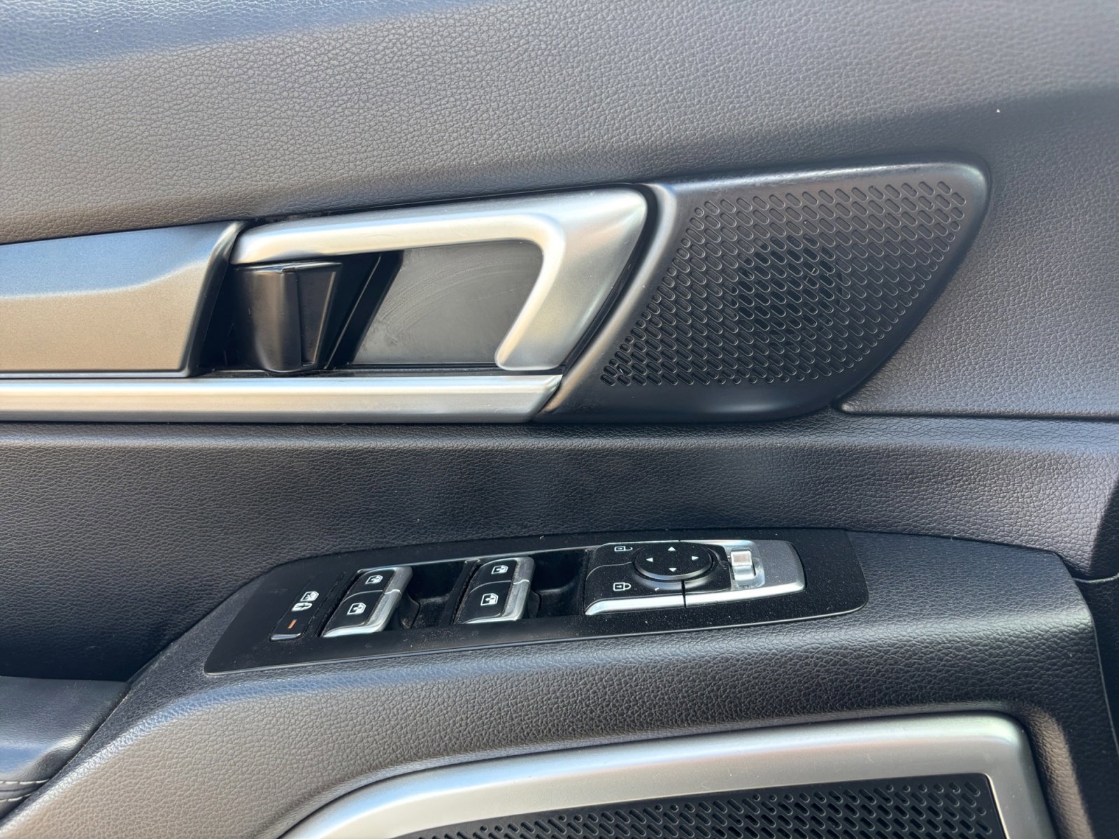 Used 2022 Kia Telluride LX image 16