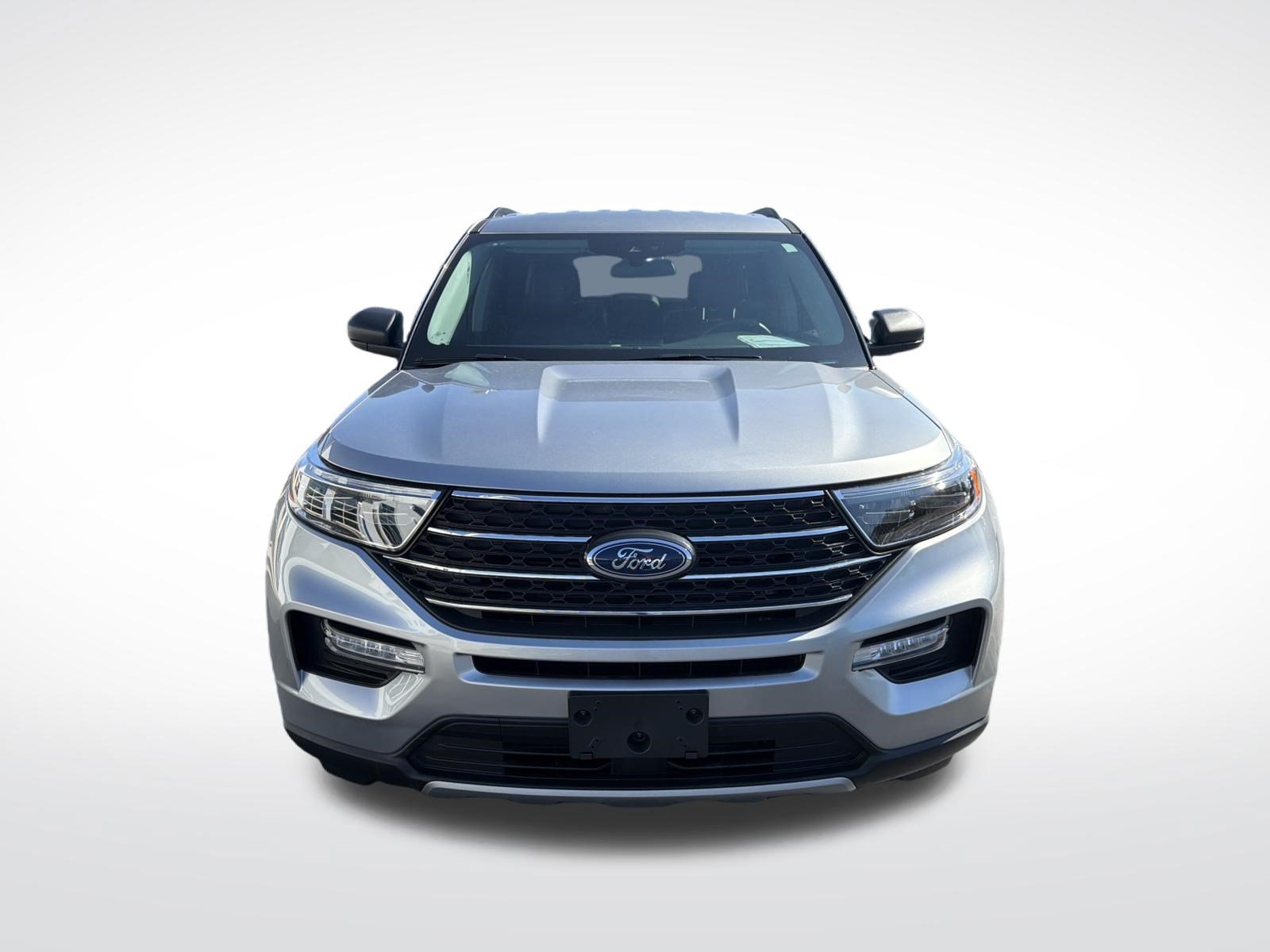 Certified 2024 Ford Explorer XLT w/ Equipment Group 202A AWD/4WD image 3