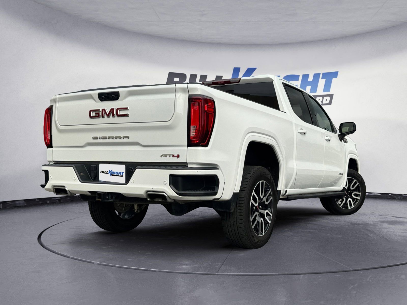 Used 2024 GMC Sierra 1500 AT4 w/ Technology Package AWD/4WD image 5